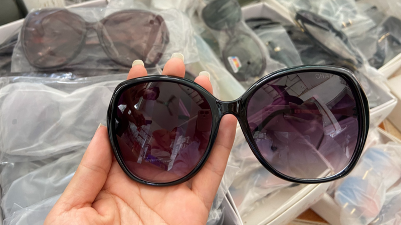 Tác hại của những chiếc kính mát rẻ tiền ít ai nghĩ đến 1