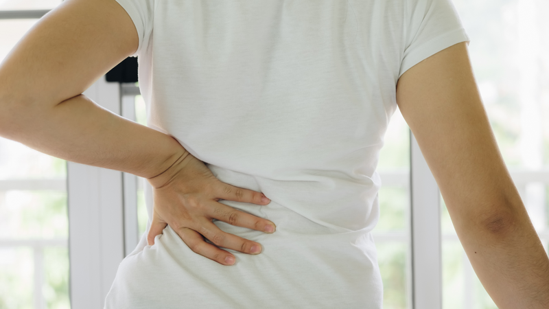 Sử dụng nước rau ngót sống thường xuyên có thể gây nhức mỏi toàn thân