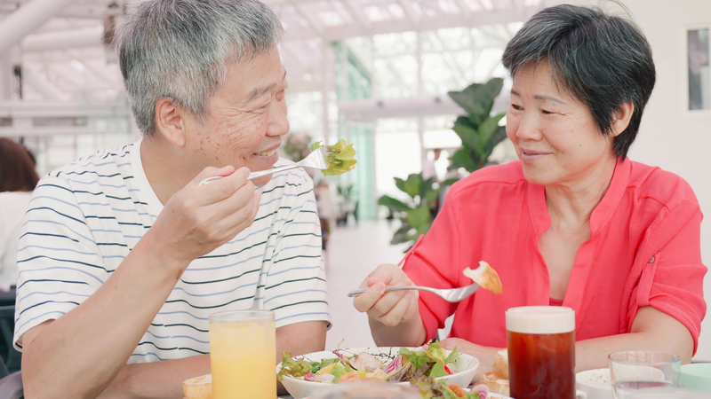 Người cao tuổi cần chú ý chế độ dinh dưỡng để bảo vệ hệ xương khớp chắc khỏe