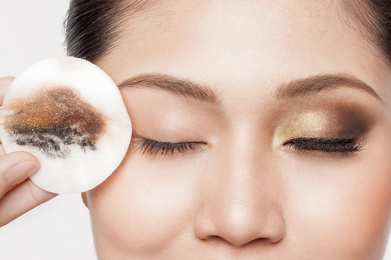 [Giải đáp] Da không trang điểm có cần tẩy trang không? 3