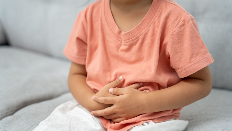 Váng sữa sẽ tạo thêm gánh nặng cho đường ruột của trẻ bị rối loạn tiêu hóa