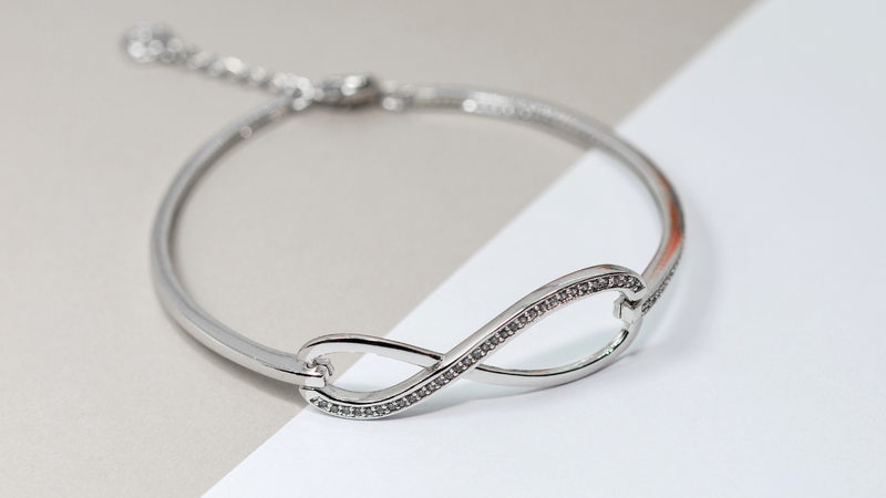 Tác hại của việc đeo vòng bạc có thể bạn chưa biết â