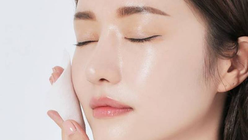 Tác hại của việc dùng giấy thấm dầu cho làn da của bạn 2
