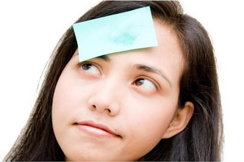 Tác hại của việc dùng giấy thấm dầu cho làn da của bạn 3