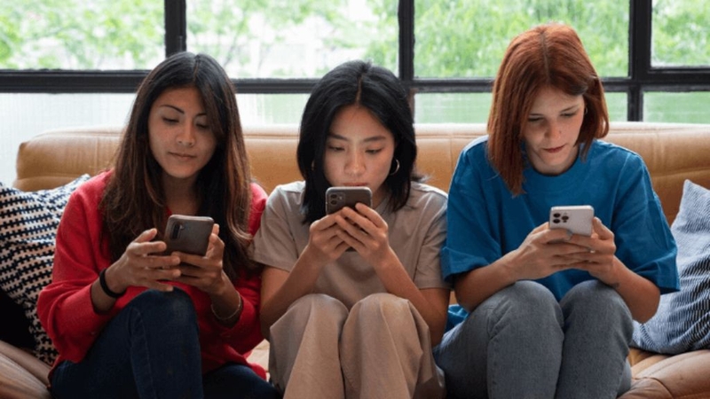 Tác hại của việc sử dụng điện thoại quá nhiều và giải pháp khắc phục 1