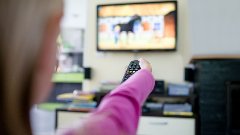 Tác hại của xem tivi đối với trẻ em nhiều cha mẹ không ngờ tới 2