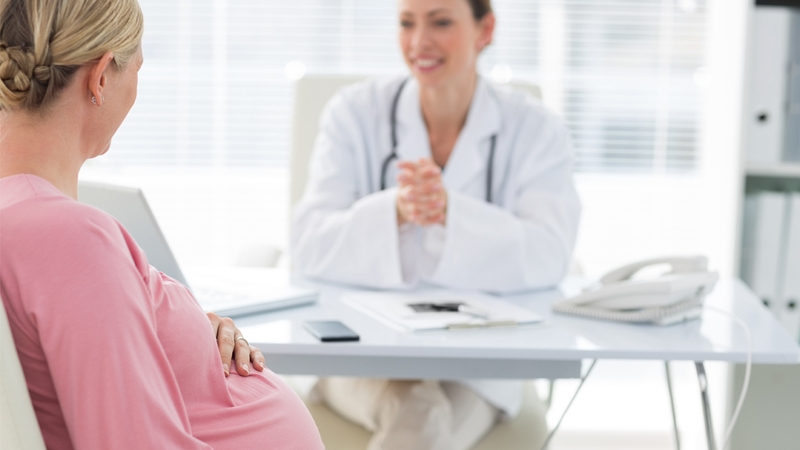 Tác hại khó lường khi bà bầu nhịn tiểu