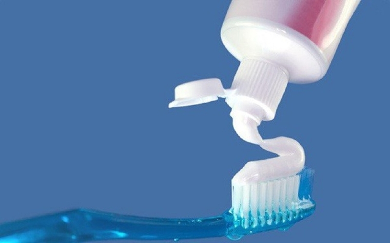 Kem đánh răng có chứa khoáng chất hỗ trợ tái khoáng răng