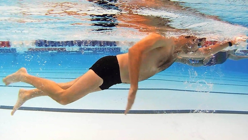 Tại sao bơi bị chìm chân? Nguyên nhân và cách khắc phục đơn giản 1