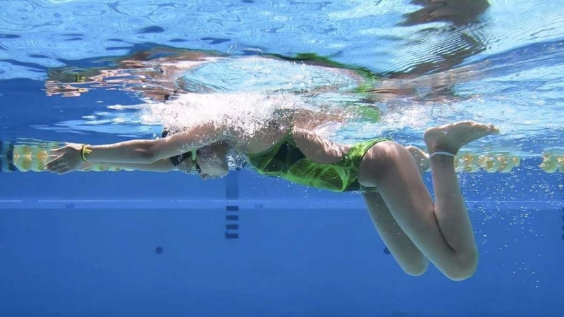 Tại sao bơi bị chìm chân? Nguyên nhân và cách khắc phục đơn giản  3