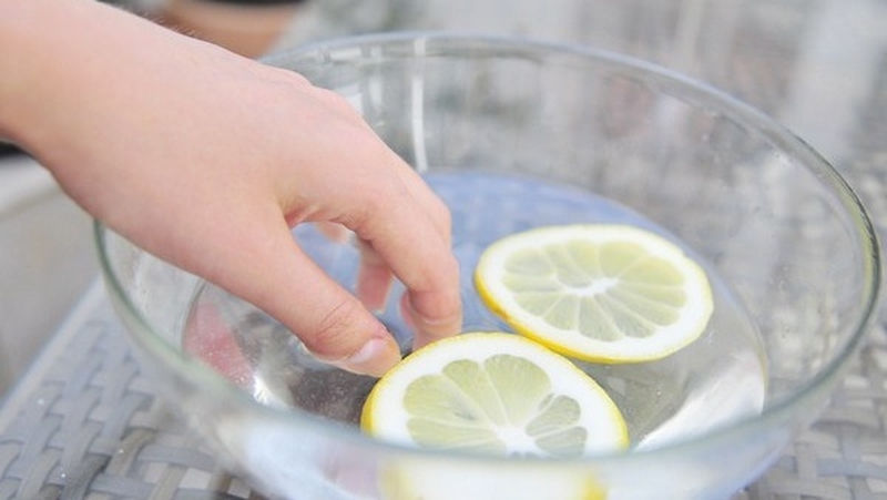 Tại sao da tay bị nhăn khi gặp nước