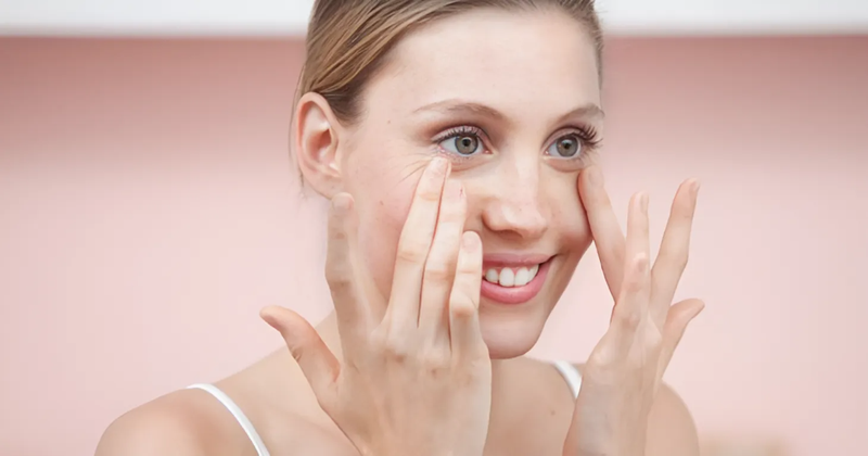 Tại sao đeo kính cận mắt bị nhỏ? Có cách nào khắc phục không? 3