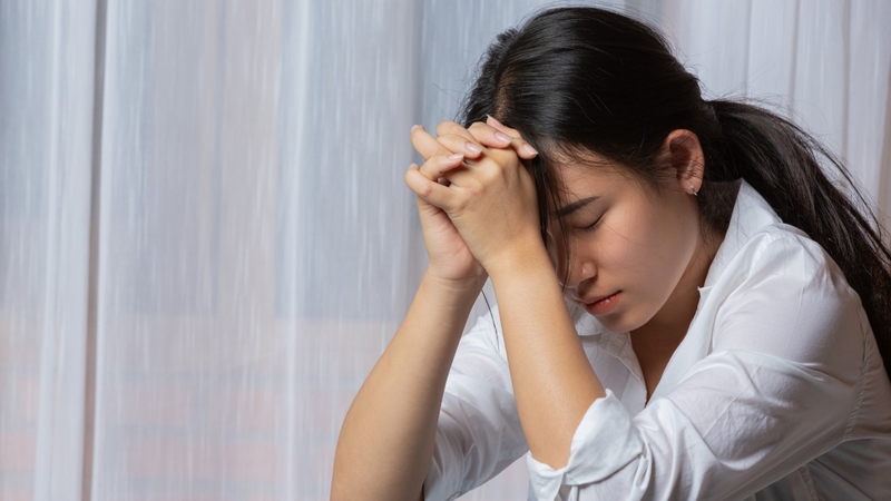 Tại sao khóc nhiều lại đau đầu? Làm gì khi thấy người khác khóc? 1