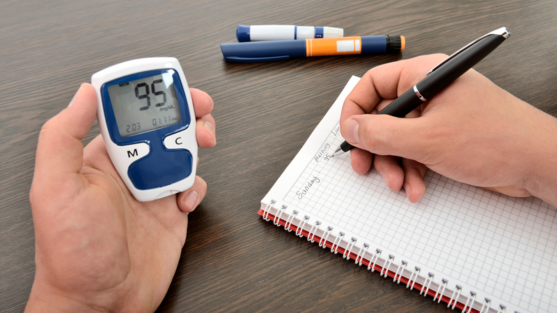 Tại sao lấy máu ở đầu ngón tay? Cách thực hiện kiểm tra đường huyết mao mạch tại nhà 3