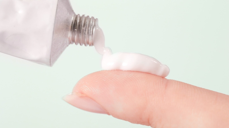 Tại sao nên điều trị mụn bằng Benzoyl? Vì hoạt chất này có tác dụng ức chế vi khuẩn gây mụn