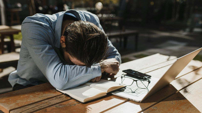 Bạn sẽ cảm thấy uể oải, giảm khả năng tập trung và suy giảm trí nhớ vào ban ngày