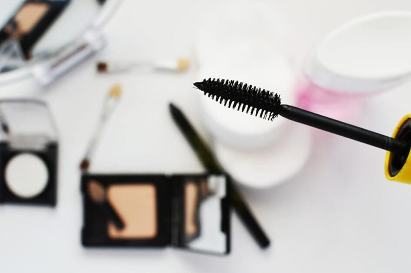 Mascara bị khô vón cục phải làm sao? Bí quyết ''hồi sinh'' nhanh chóng 1