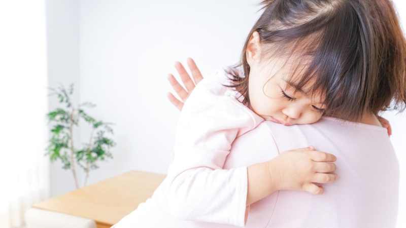 Sau tiêm chủng, trẻ buồn ngủ và ngủ nhiều, nên cha mẹ cần giúp trẻ ngủ ngon và sâu để phục hồi năng lượng