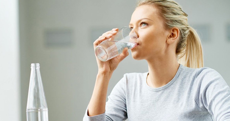 Uống đủ 2 lít nước mỗi ngày