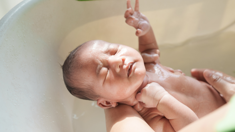 Pha loãng tinh dầu tràm đúng cách và thực hiện các bước tắm an toàn là rất quan trọng