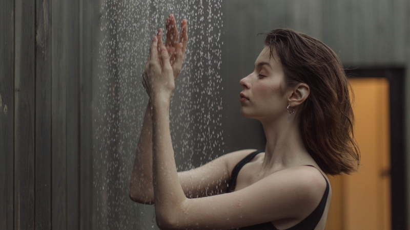 Dấu hiệu tắm đêm đột quỵ​​ và những tác hại của tắm đêm 1