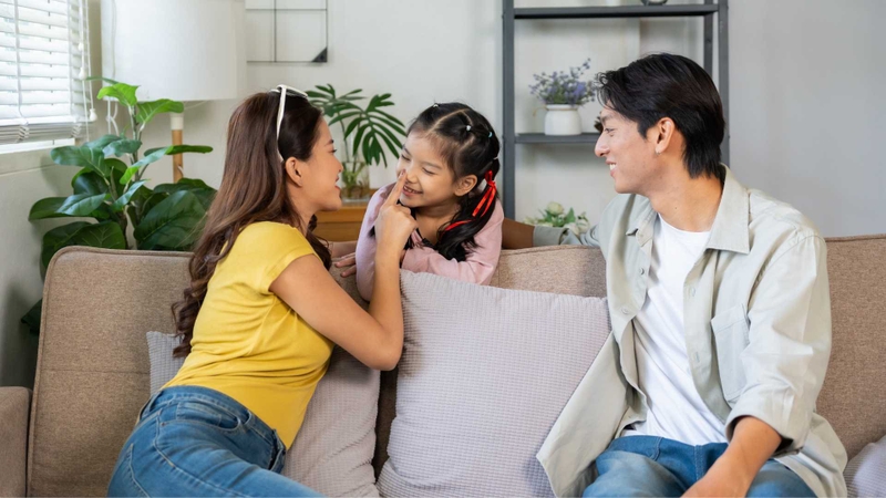 Sự lắng nghe và đồng hành từ cha mẹ giúp trẻ phát triển tâm lý ổn định và tự tin hơn