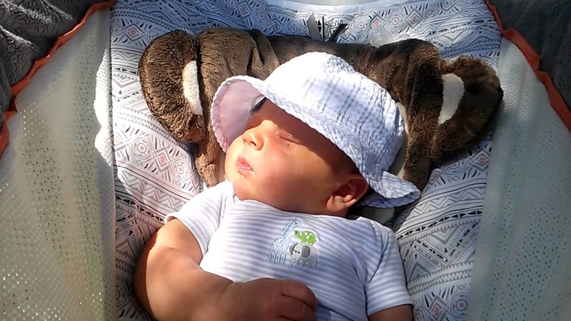 Tắm nắng cho trẻ sơ sinh đến mấy tháng tuổi thì ngừng lại? 1