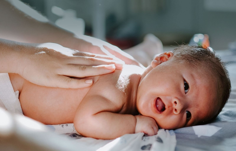 Tắm nắng cho trẻ sơ sinh đến mấy tháng tuổi thì ngừng lại? 2