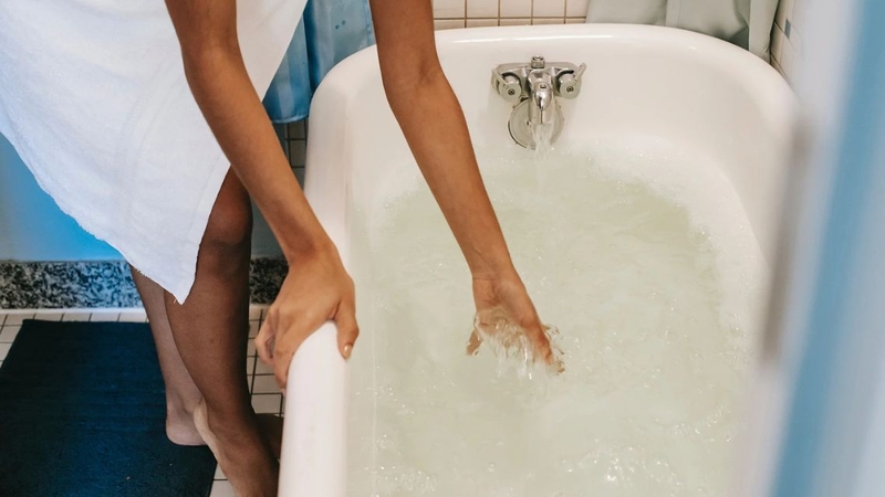 Phương pháp tắm bằng rượu ngâm thảo dược có từ xa xưa