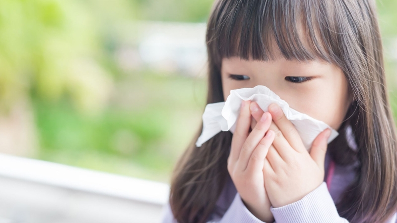 Vì sao trẻ nhỏ dễ ốm vặt và mắc bệnh thường xuyên?