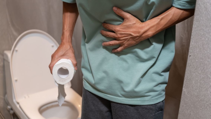 Táo bón kéo dài cần được theo dõi và thăm khám kịp thời