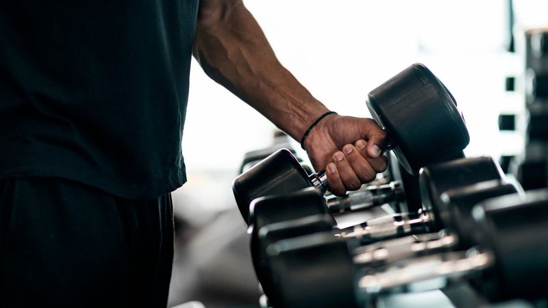 Top bài 10 tập cẳng tay với tạ đơn dễ thực hiện mỗi ngày 3