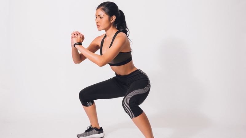 tập gym bị rạn da mông