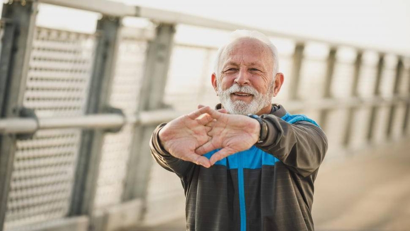 Người cao tuổi cần khởi động nhẹ nhàng trước khi tập dưỡng sinh