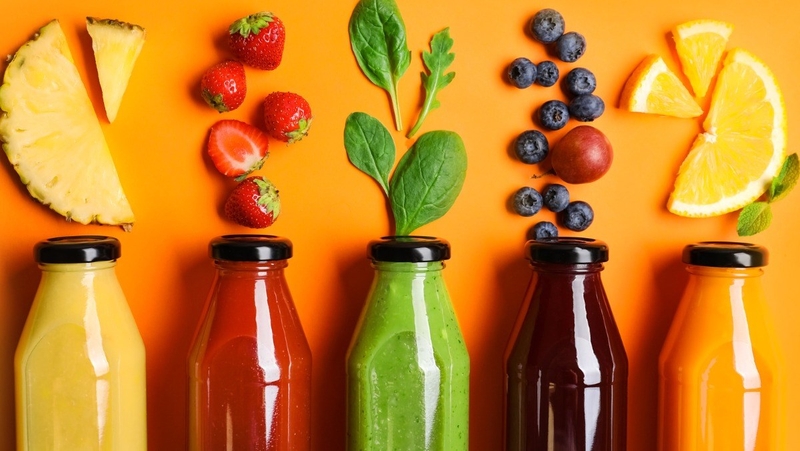 Bạn có thể bổ sung một số loại nước có chứa chất điện giải như nước ép hoa quả