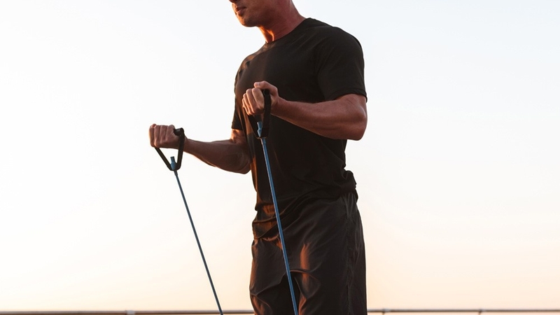 Tập vai với dây kháng lực và những lưu ý quan trọng khi tập 2