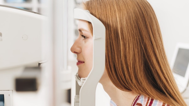 Bị mắc tật khúc xạ có cần đeo kính không? 3