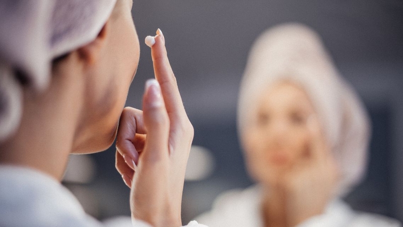 Tẩy da chết sai cách hoặc quá mức có thể làm tổn thương da