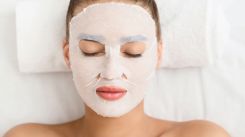 Sau khi tẩy tế bào chết, nên ưu tiên chọn mặt nạ dịu nhẹ để làm dịu và chăm sóc da tốt hơn