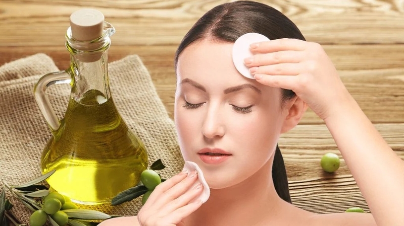 Tẩy trang bằng dầu oliu mang lại lợi ích gì? 2