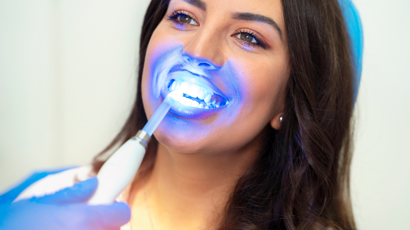 Tẩy trắng răng có làm hỏng men răng không?