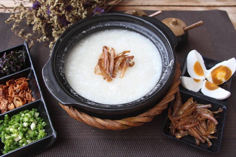 Nên ăn cháo để đảm bảo răng trắng sáng sau khi tẩy trắng răng