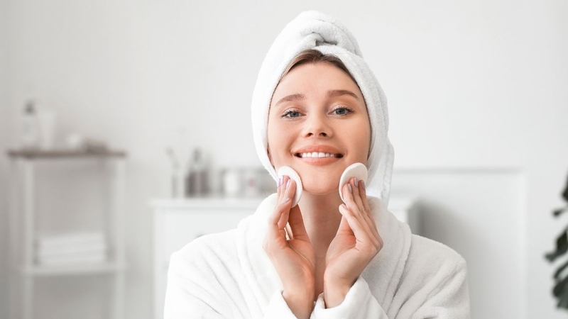 Bạn đã biết nên tẩy trang trước hay tẩy tế bào chết trước chưa?