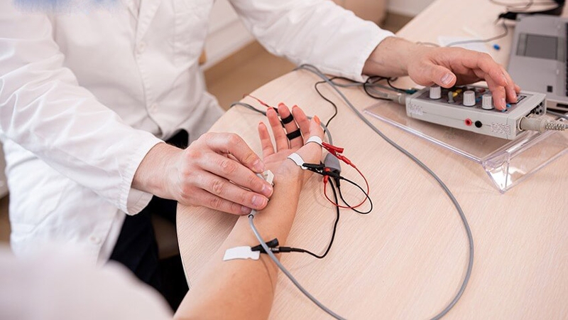 Tê ngón tay có nguy hiểm không? Chẩn đoán bằng cách nào? 4