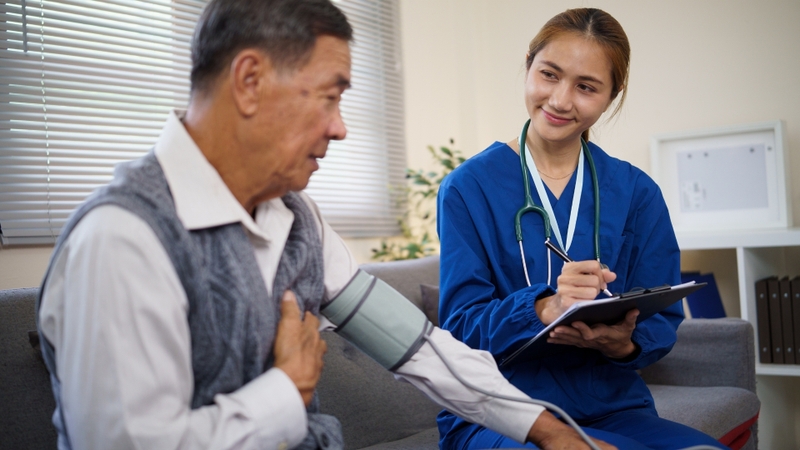 Người mắc tăng huyết áp hoặc bệnh tim mạch có nguy cơ đột quỵ cao, cần được kiểm tra định kỳ