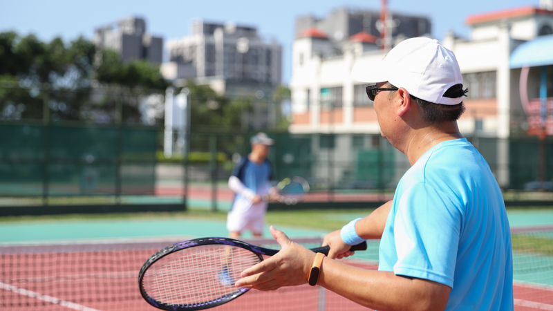 Chơi tennis đúng cách có thể góp phần tăng cường sức khỏe tim mạch
