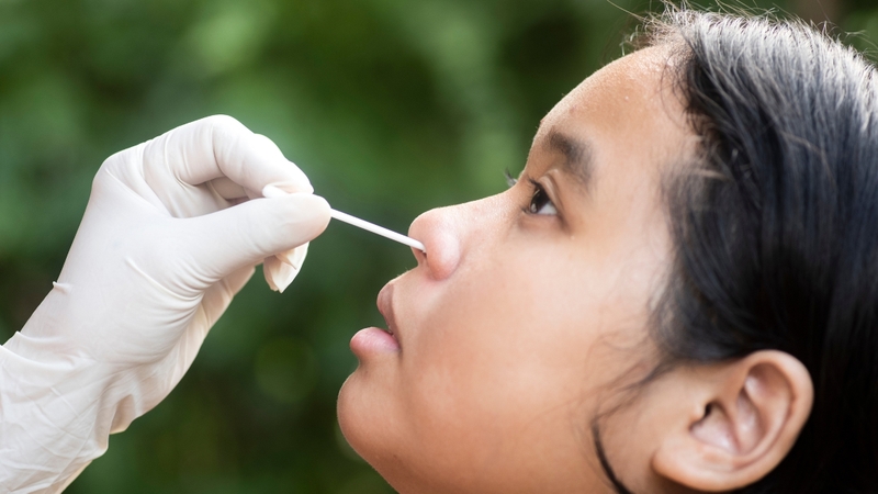 Việc test RSV có thể giúp đánh giá khả năng nhiễm virus và theo dõi diễn tiến bệnh