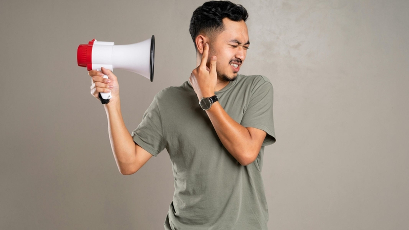 Hạn chế tiếp xúc với tiếng ồn lớn