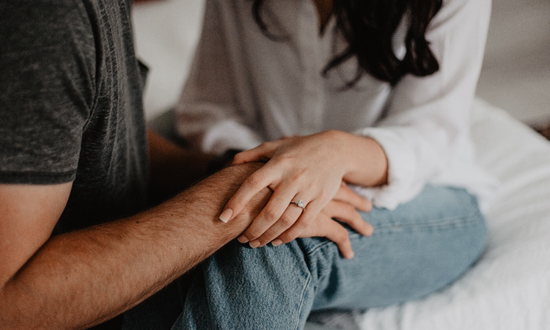 Bị viêm tinh hoàn có quan hệ được không?