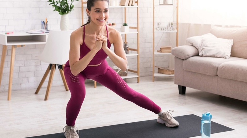 Thắc mắc: Có nên trang điểm khi tập thể dục không? 1